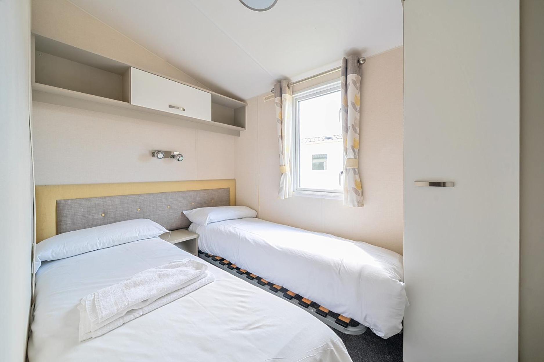Tranquil Waters - Billing Aquadrome Holiday home *